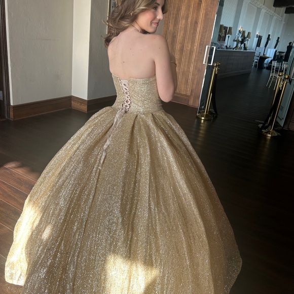 Dancing Queen gold glitter ballgown. - Picture 3 of 3
